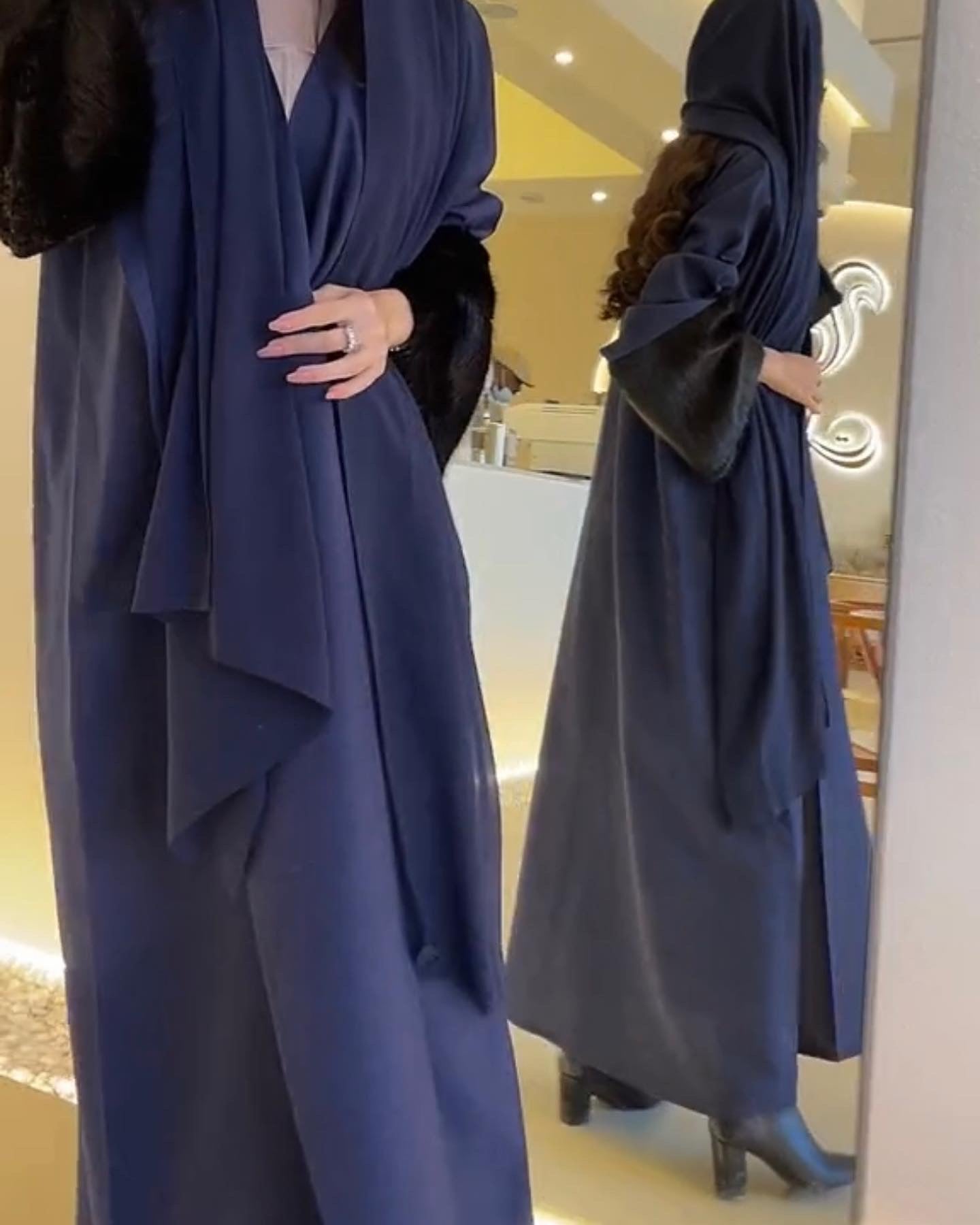 Linen abaya with fur