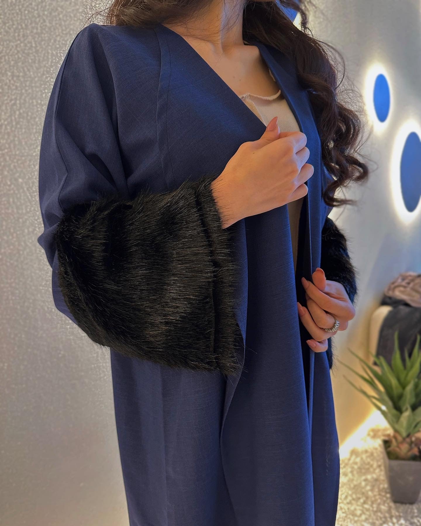 Linen abaya with fur