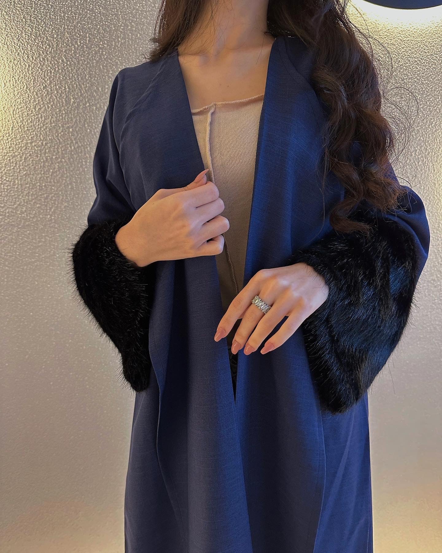 Linen abaya with fur